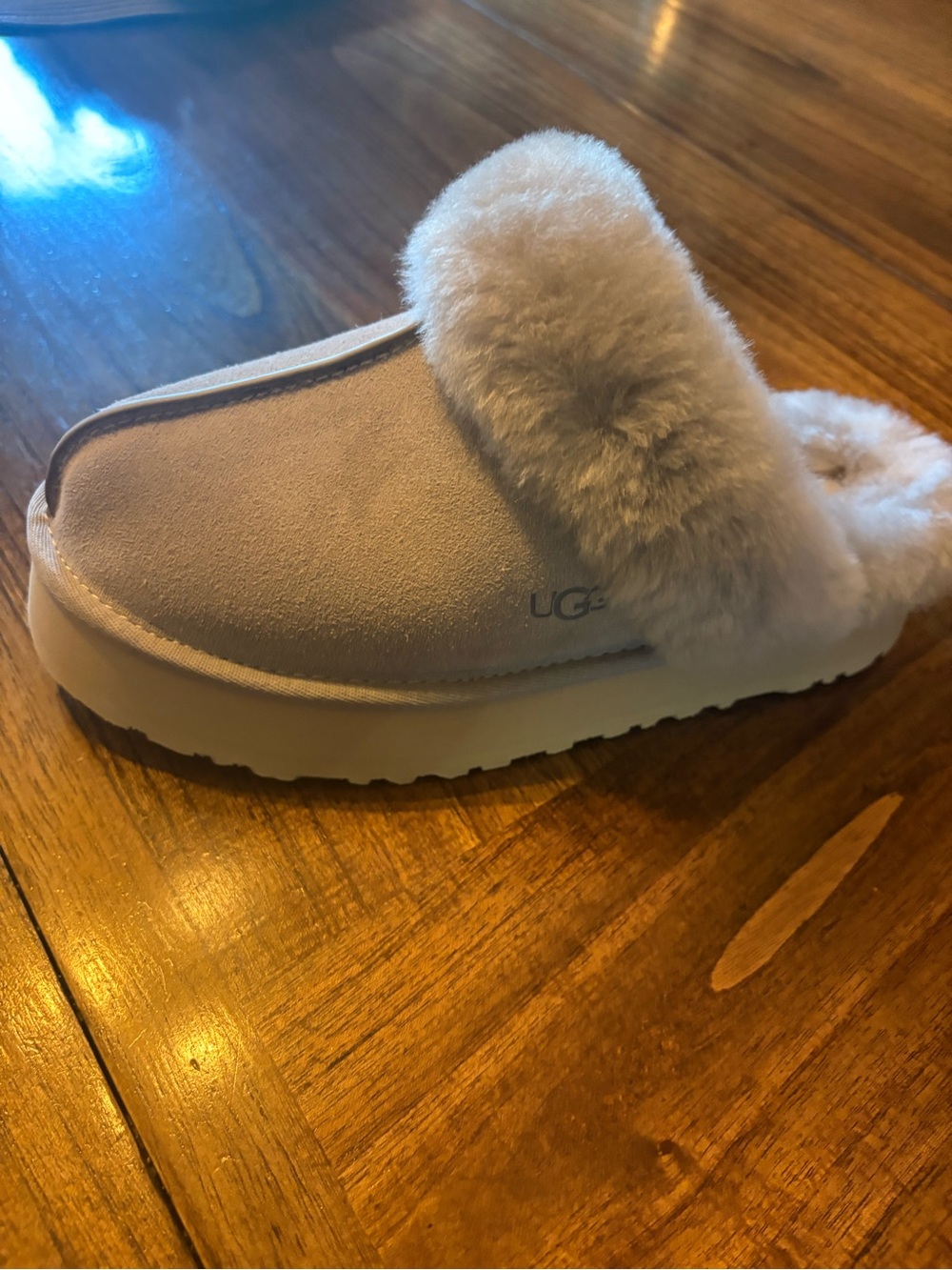 UGG Women’s Sheepskin Lined Slip-On Slippers in Light gray size 8